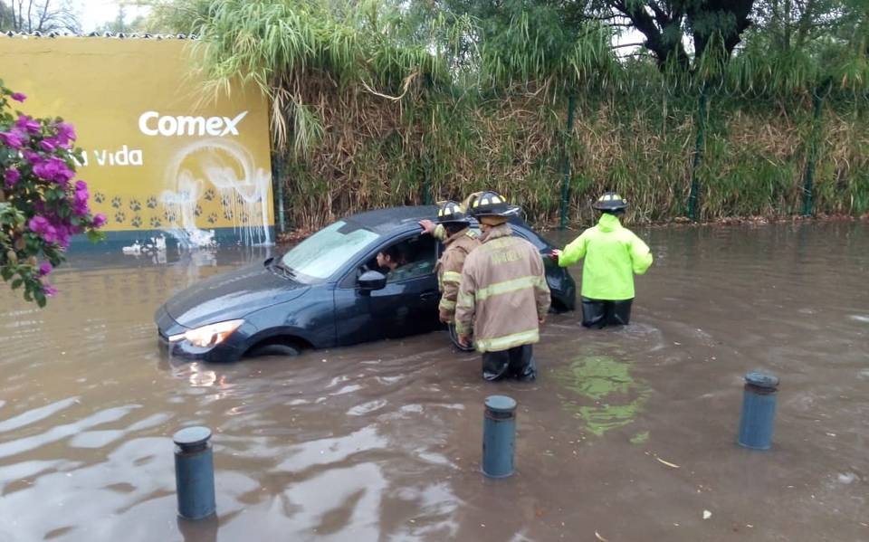 Por inundación, se registran carros varados en calles de la ciudad - El Sol  de Morelia | Noticias Locales, Policiacas, sobre México, Michoacán y el  Mundo