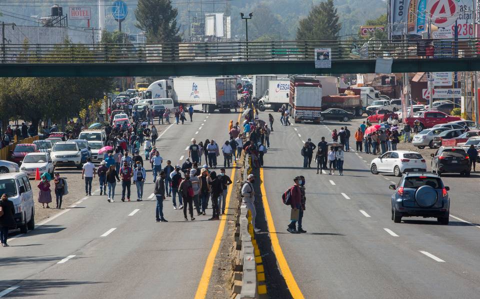 Normalistas bloquean salida a Pátzcuaro en Morelia - El Sol de Morelia |  Noticias Locales, Policiacas, sobre México, Michoacán y el Mundo